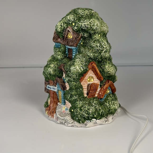Brinn’s 1988 One Bunny Lane Ceramic Easter Tree House - Light Included - Picture 2 of 16